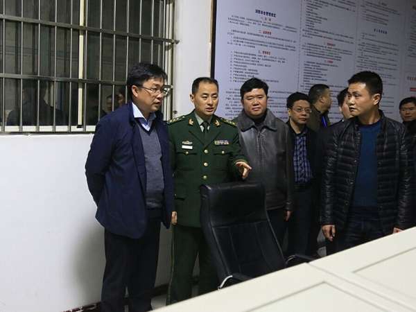 市政府领导节前检查文化市场 (2).jpg