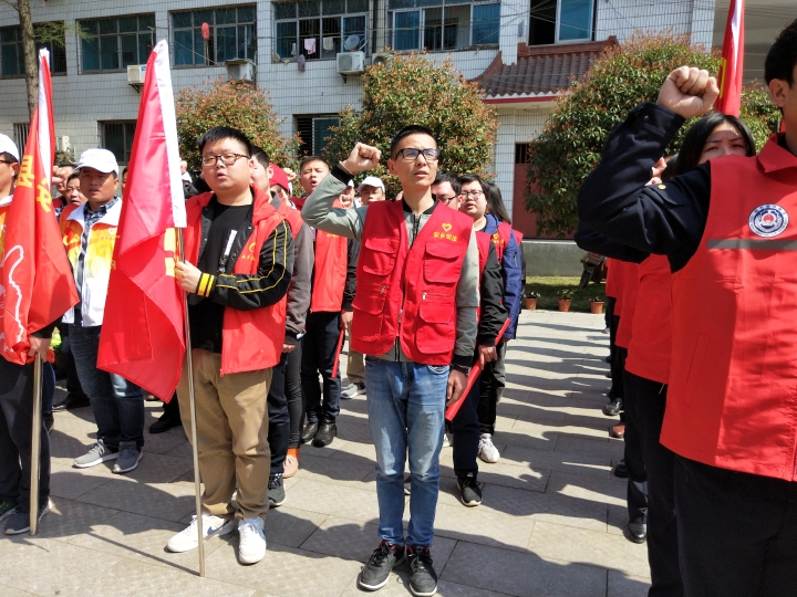 志愿者集体宣誓.jpg