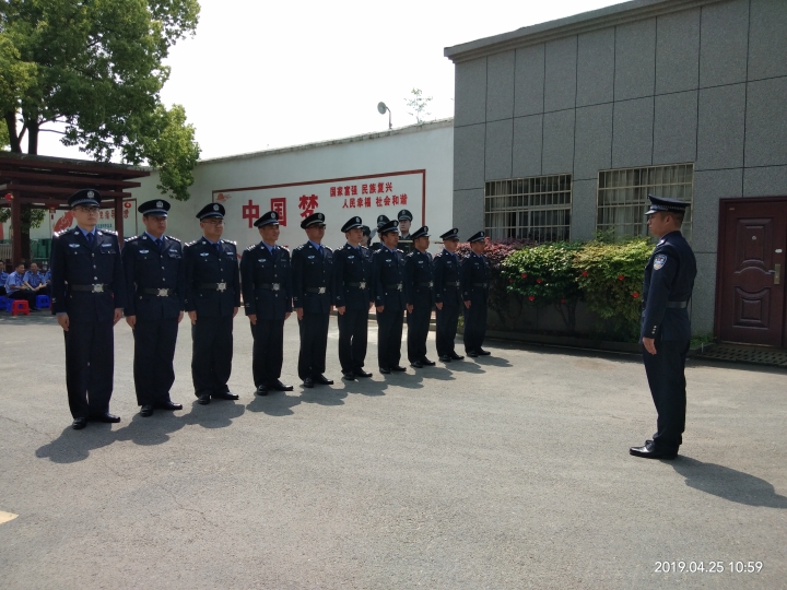 严整的警容.jpg