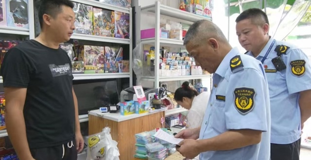 市文化市场综合行政执法支队联合武陵区开展秋季开学季校园周边文化市场专项检查