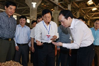 周德睿调研部分重点工业企业