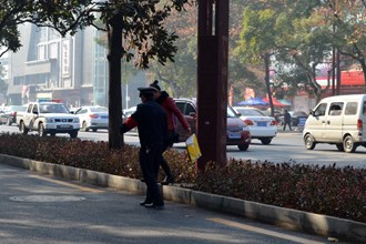 600多名市容监督员昨日上岗