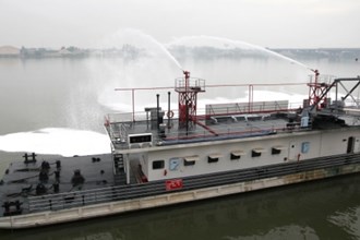 中国石化常德石油公司德山油库卸油码头举行火灾应急演练