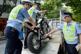 市公安局“四警合一”开展飙车类摩托车整治行动
