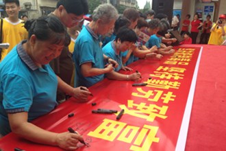 武陵区团区委联合城南街道团工委举行禁毒宣传活动