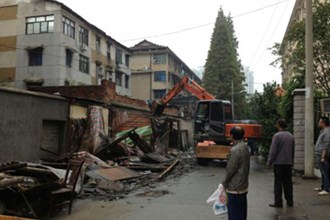 武陵区城北街道打响路改拆违第一仗