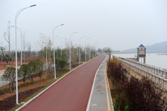 沾天湖南岸景观大道如画如诗