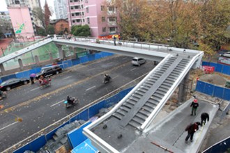 彩虹天桥凌空朗州路