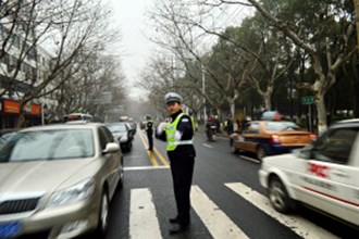 市城区光荣路口至体育路昨起“禁左”