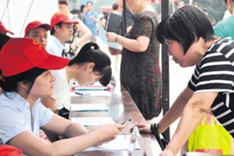 市住房保障办开展“公共租赁住房政策宣传”活动