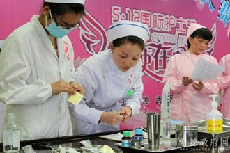 武陵区卫生局迎“5.12护士节”举行护理技能大比武