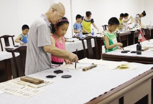 常德外来务工人员子女免费书法培训班开班