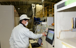 国内规模最大锂电池隔膜生产公司投产