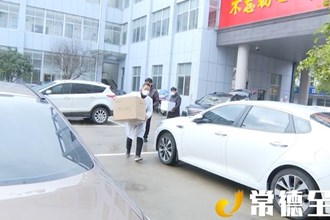 务工企业倒闭，1.5万只口罩充抵工资，他全捐了