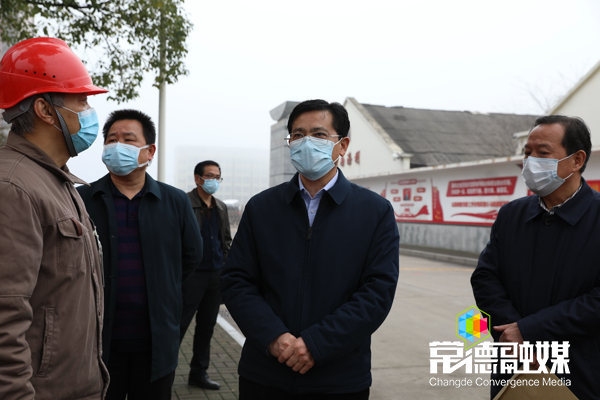 市领导慰问复工复产企业职工