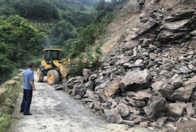 石门紧急抢修山区滑坡路段