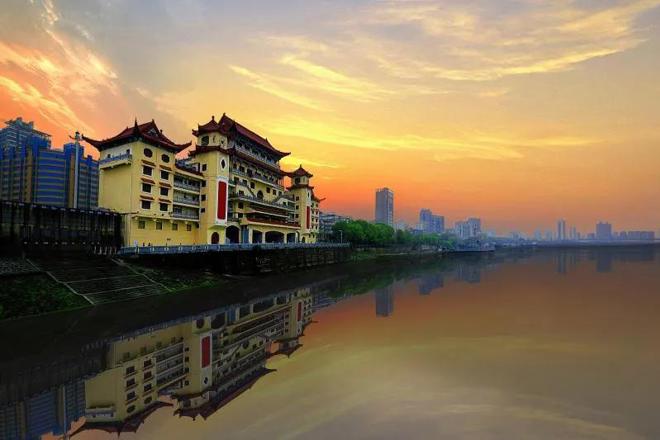 常德诗墙—雄阁映江