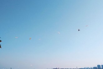 春节假期内的沙滩公园