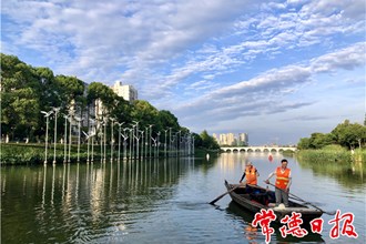 穿紫河美容师