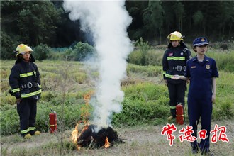 金秋防火不马虎，消防知识送田头