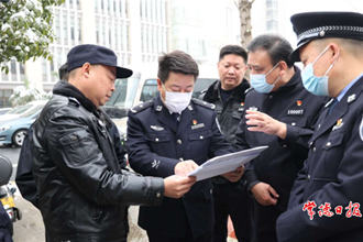 市领导督导检查两会安保工作