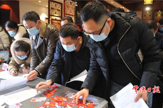 300多名政协委员昨日报到