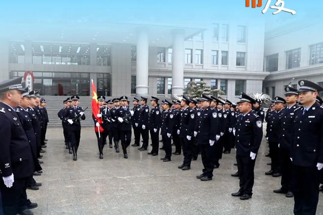 【社会】雪景中的他们比雪景更养眼！