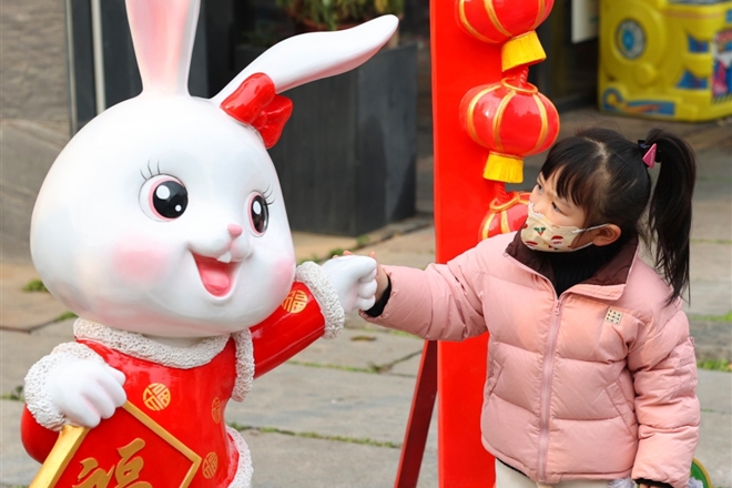 【社会】市城区布置兔元素喜庆装饰