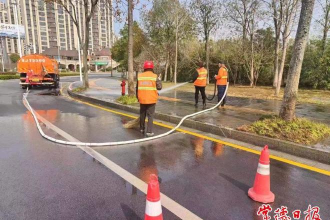 【社会】武陵区2000余名环卫工人坚守一线保“春洁”