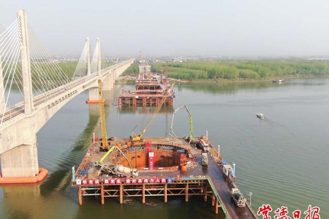 益常高速公路扩容项目控制性工程 沅水特大桥主墩承台施工顺利完成