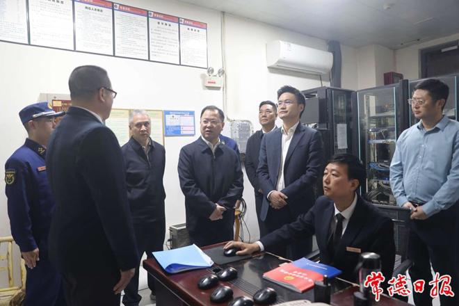 周振宇赴市城区督导检查安全生产工作