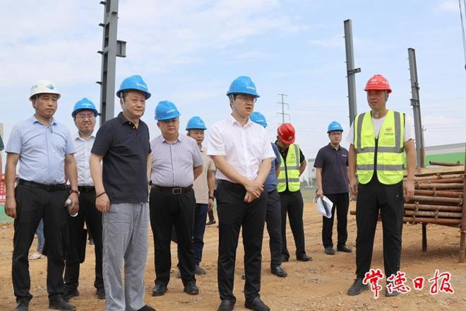 市领导到联点企业开展“三送三解三优”活动并督导检查安全生产工作时指出：全力支持重大产业项目顺利推进