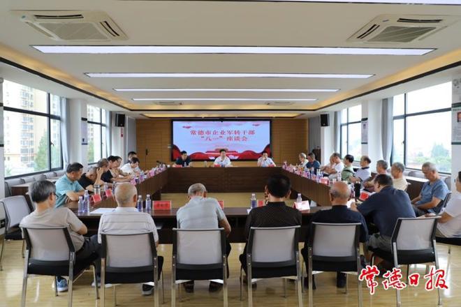 我市举行企业军转干部“八一”座谈会