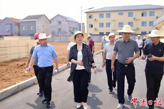 市领导率队开展农村饮水安全调研暨重点建议督办