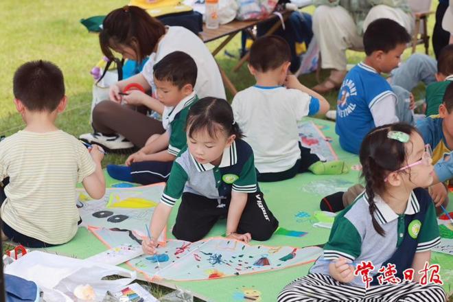 【社会】武陵区实验幼儿园举行首届亲子风筝节