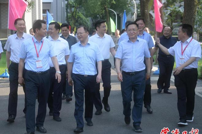 周振宇督导检查高考备考工作强调：周密细致做好各项保障工作 全力确保高考安全平稳顺利