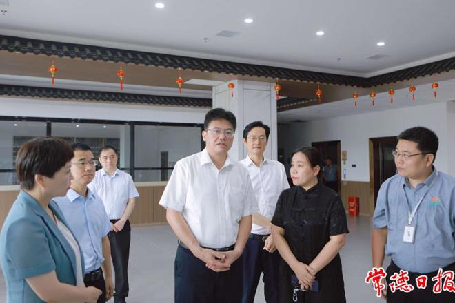 罗毅君在柳叶湖旅游度假区调研康养产业