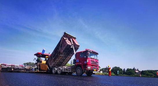 益常高速扩容工程进入路面施工阶段