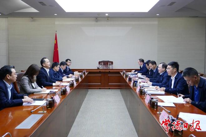 周振宇会见省农信联社黄向阳一行