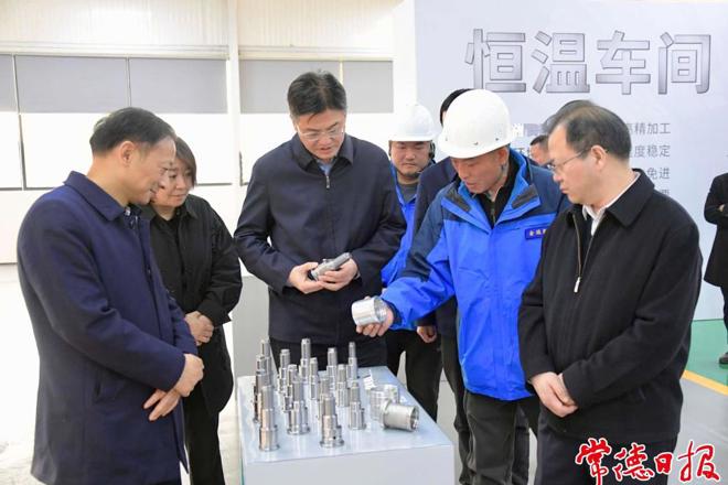 全市产业项目建设流动现场会启幕 罗毅君周振宇带队观摩考察