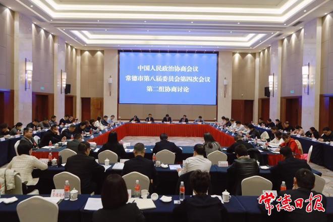 政协委员分组协商讨论政府工作报告和其他报告