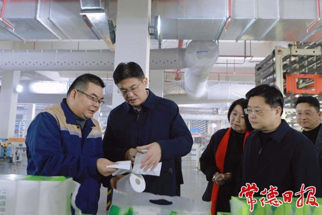 罗毅君督导检查安全生产、值班值守等工作并看望慰问一线劳动者