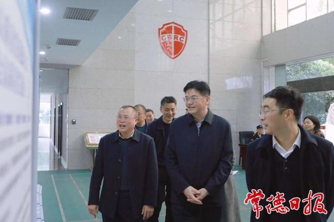 罗毅君调研金融工作并主持召开座谈会