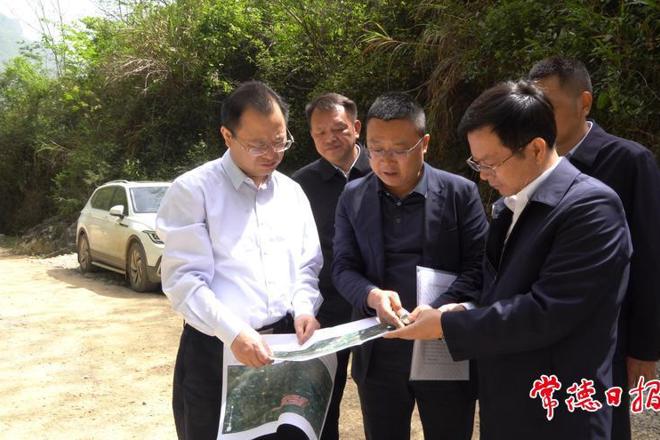 周振宇在石门县调研督导生态环保工作时强调：坚持生态优先绿色发展 为群众创造更加健康宜居的生态环境