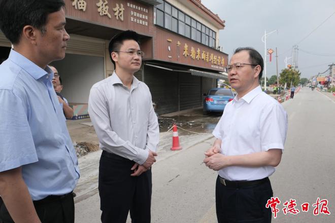 周振宇在武陵区芦荻山乡调研督导时强调：全力以赴推进居民用水管网改造