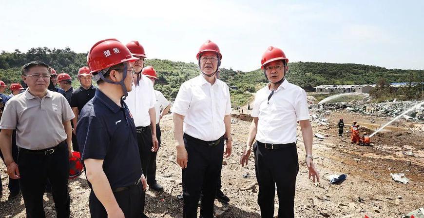 湖南省长赴常德临澧事故现场指挥救援并看望伤员