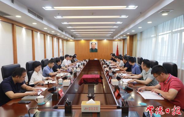 罗毅君与梅永红等来常考察企业家座谈