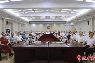 常德市委机关党员干部集中收看纪念中国人民抗日战争暨世界反法西斯战争胜利80周年大会直播 周振宇参加收看