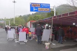 周振宇督导疫情防控工作