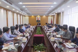 曹志强在调研服务业工作时强调：努力开创全市服务业发展新局面